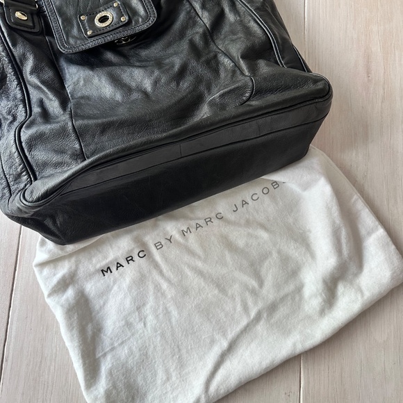 Marc Jacobs Turnkock Tote - Picture 11 of 14